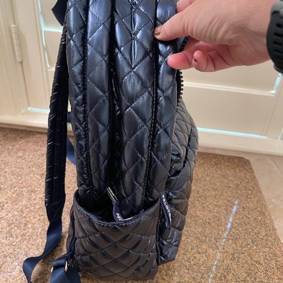 Oliver Thomas 24 + 7 Backpack for Peloton--Zippered Pockets, Shiny Blue EUC - Picture 9 of 13